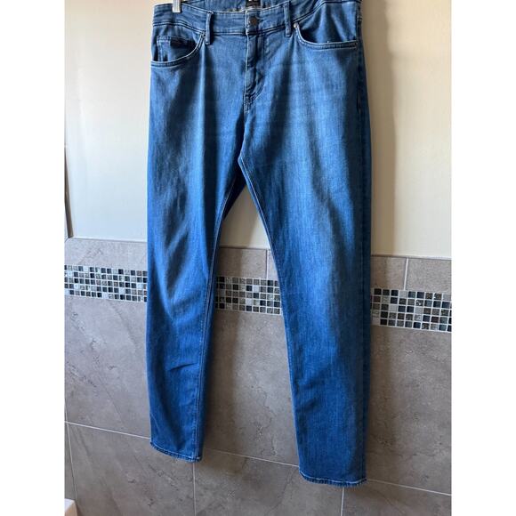 Boss Canadian Denim Light Blue Wash "Maine" Regular Jeans SZ 32/33 Italy NWOT - Picture 1 of 8